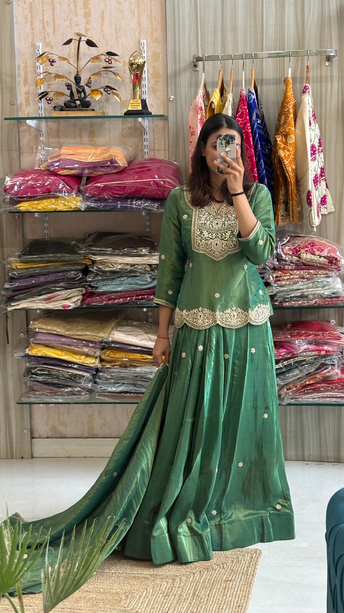 Emerald Elegance in Tissu π