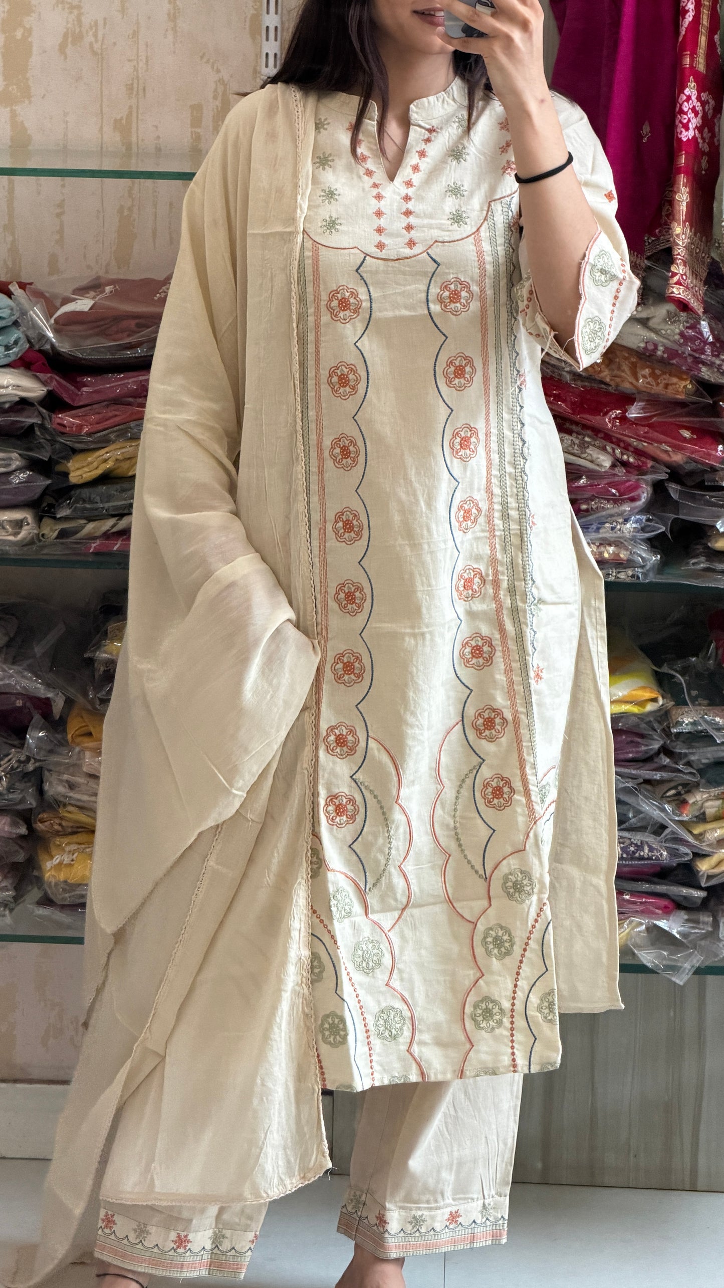 Beige Cotton Suit Set brings together graceful prints, breathable comfort, and timeless charm. ✨