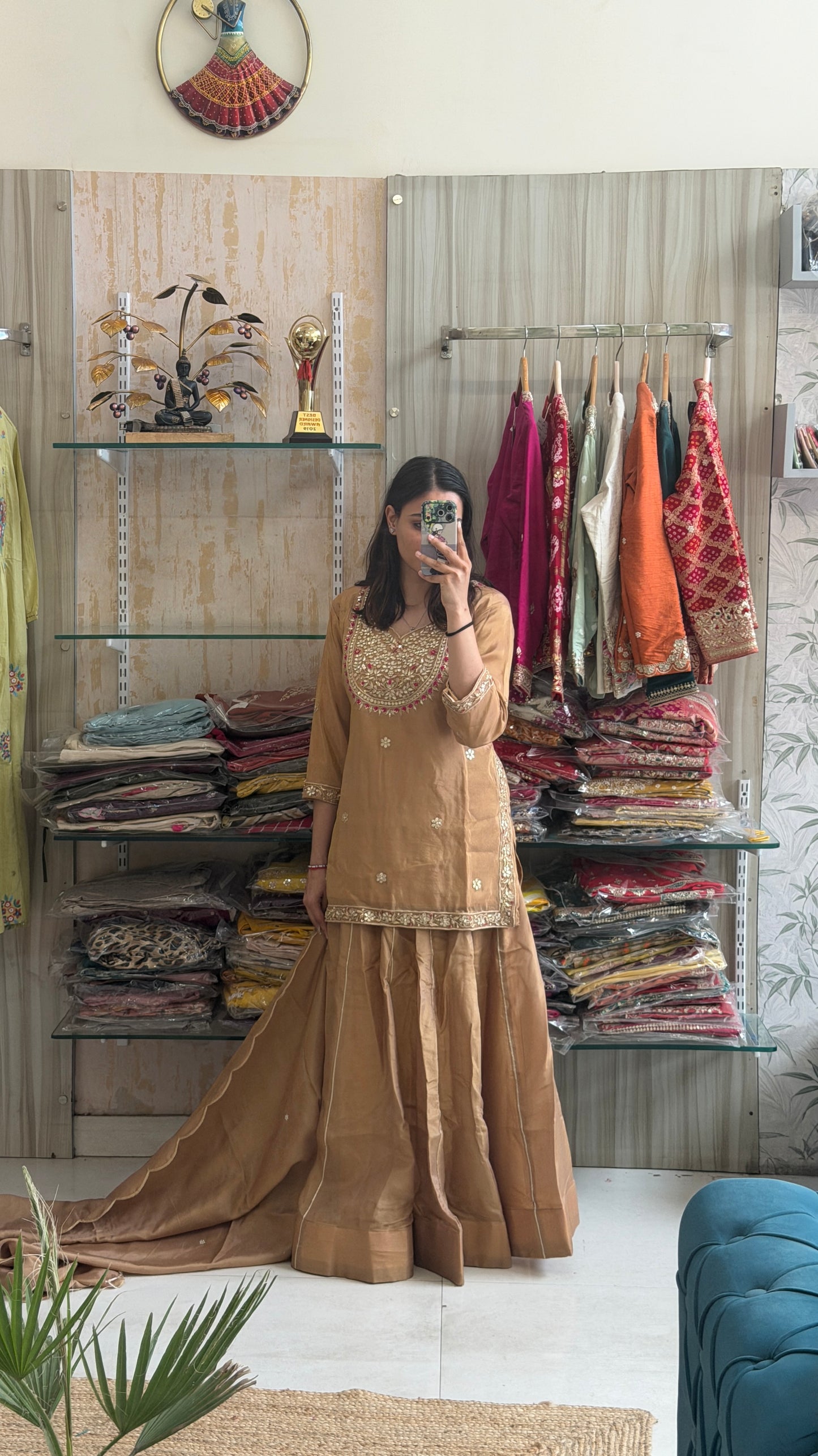 Golden radiance with a modern silhouette. ✨🤎 This luxurious Golden Tissue Indo-Western Set