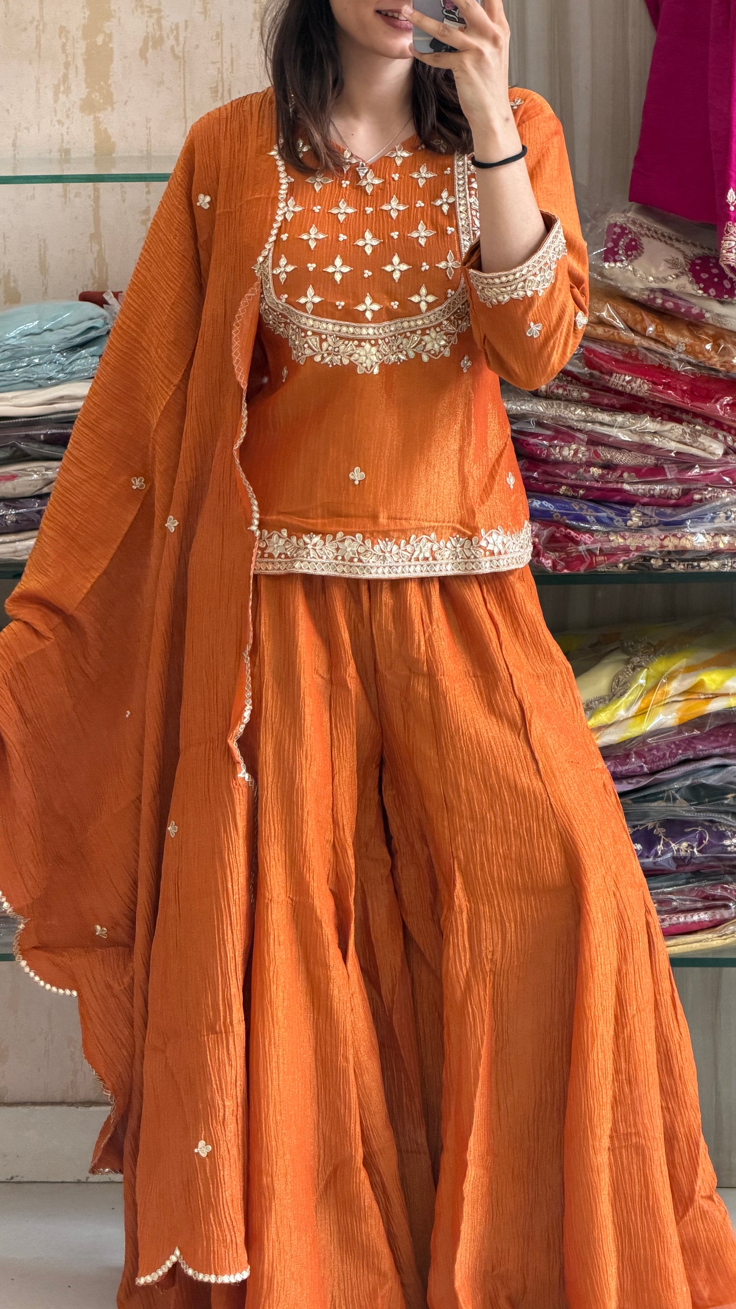 🧡 Rust never goes out of style. A graceful Crush Indo-Western