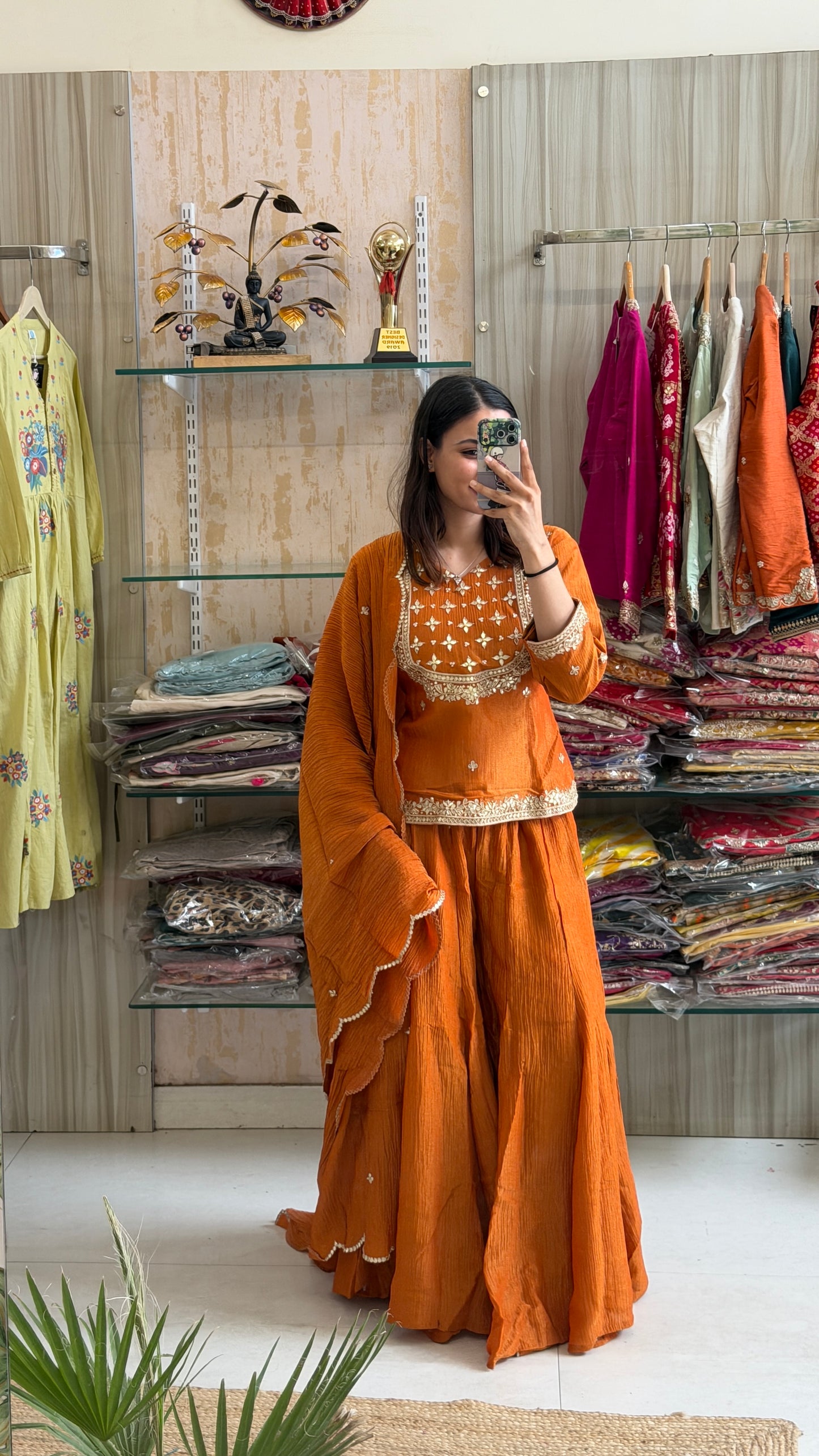 🧡 Rust never goes out of style. A graceful Crush Indo-Western