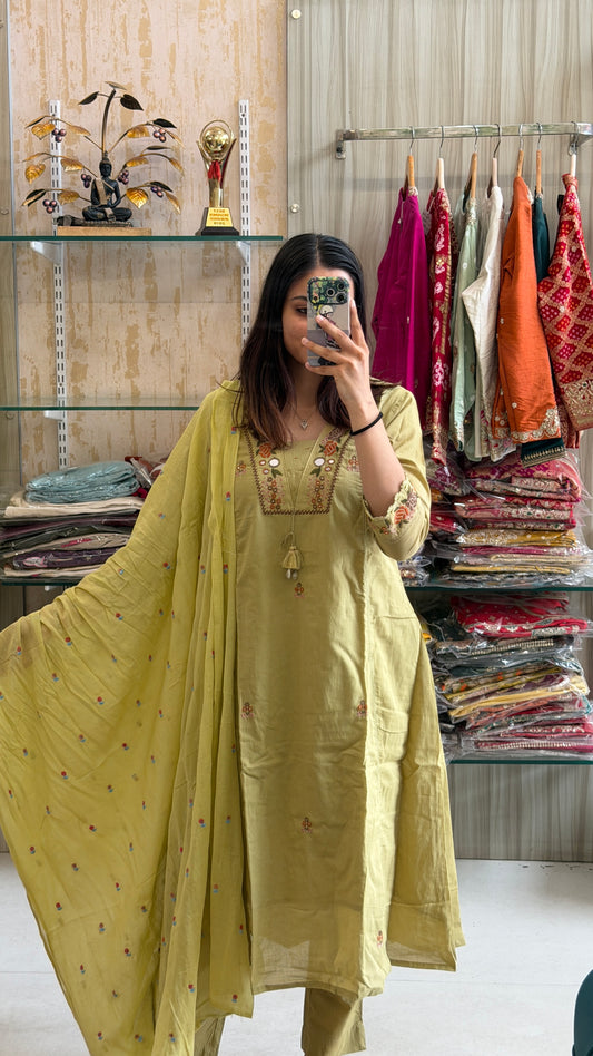 A cotton suit set that brings effortless elegance to your everyday wardrobe.