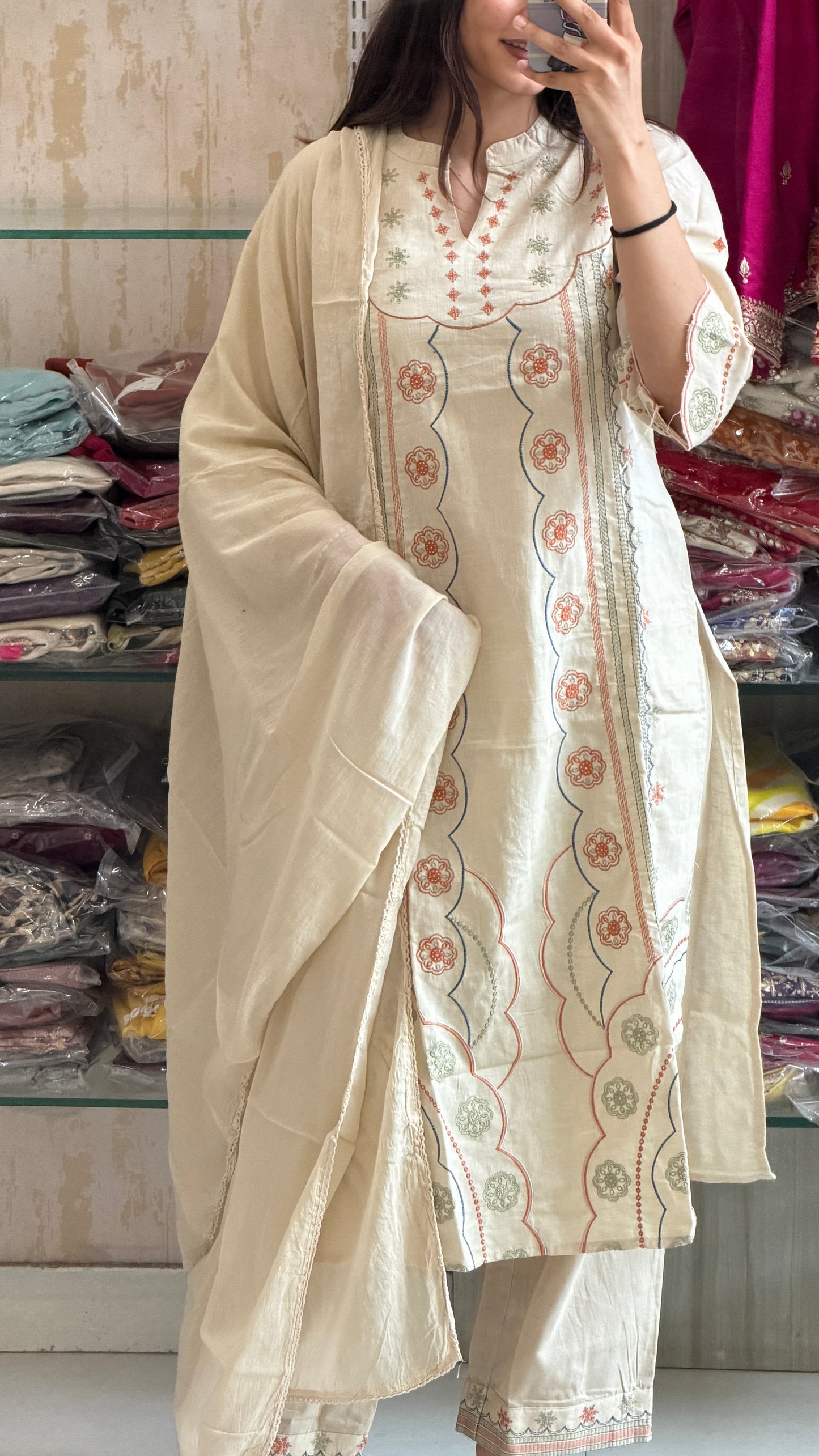 This graceful cotton suit set is where comfort meets classic charm. ✨
