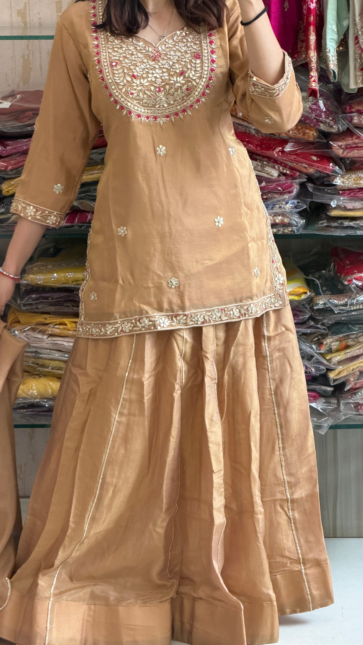Golden radiance with a modern silhouette. ✨🤎 This luxurious Golden Tissue Indo-Western Set