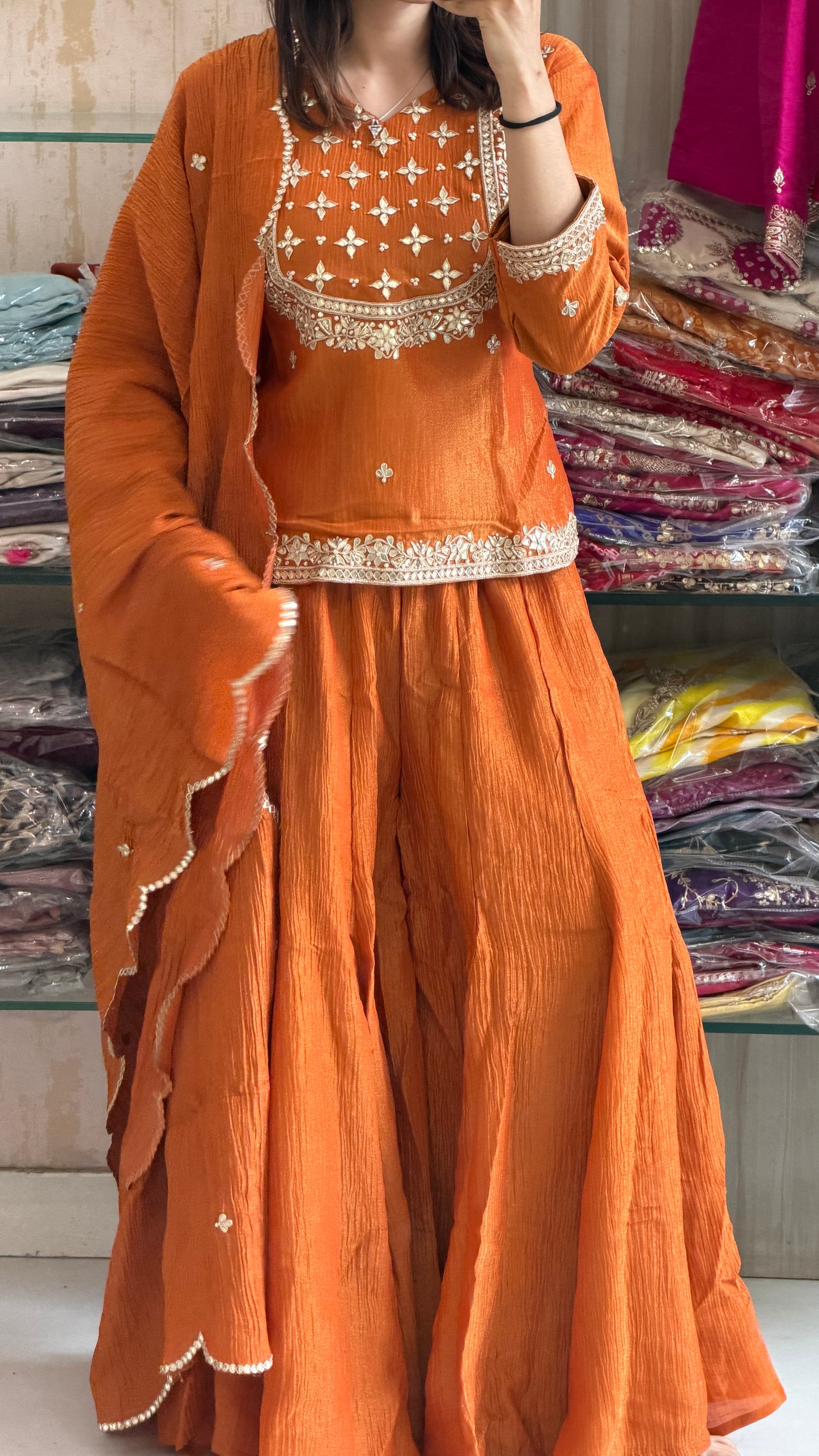 🧡 Rust never goes out of style. A graceful Crush Indo-Western