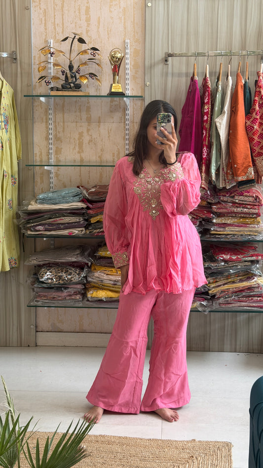 Pretty in Pink, Perfect in Organza. 💖
A dreamy Organza Co-ord Set