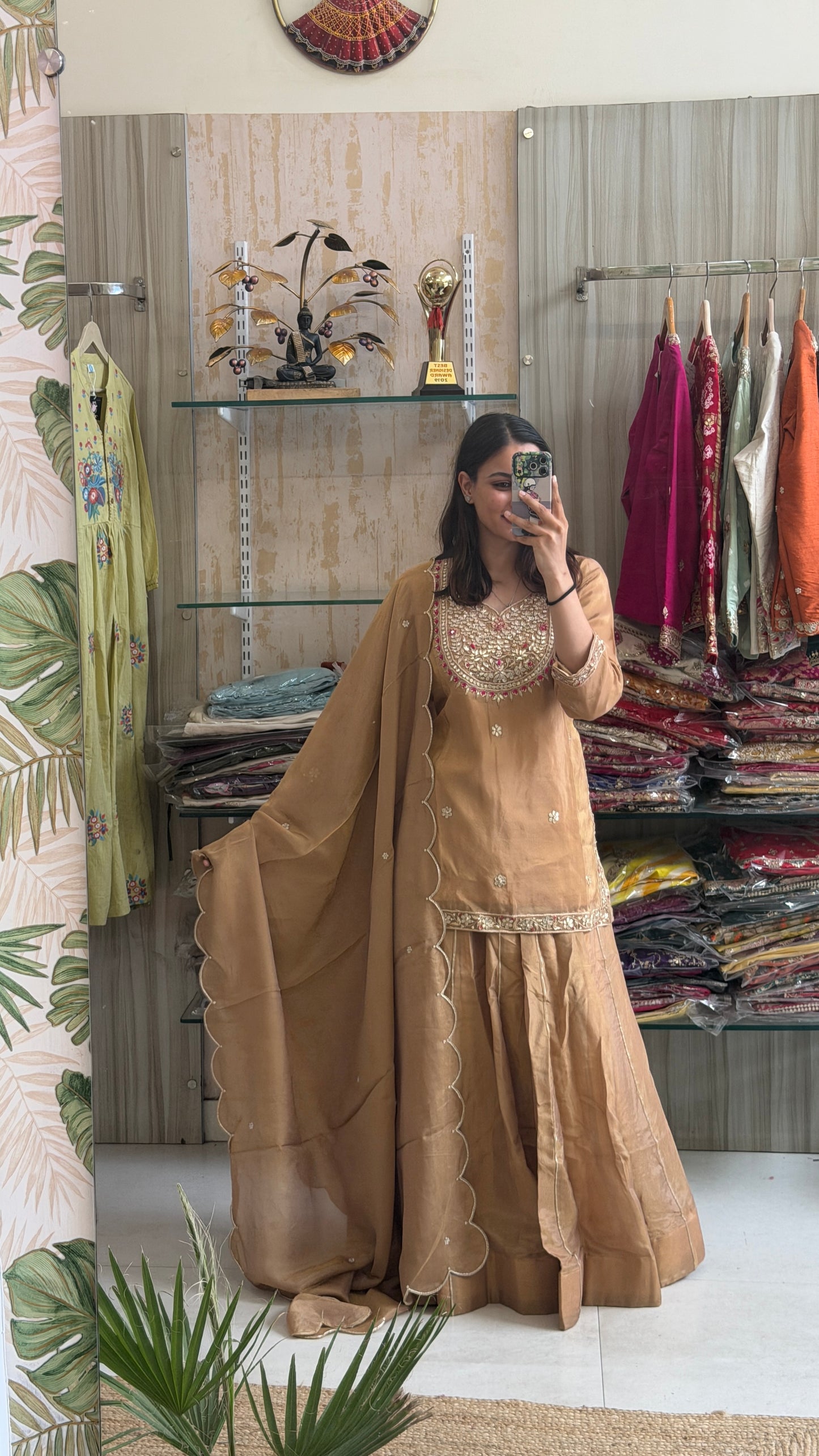 Golden radiance with a modern silhouette. ✨🤎 This luxurious Golden Tissue Indo-Western Set