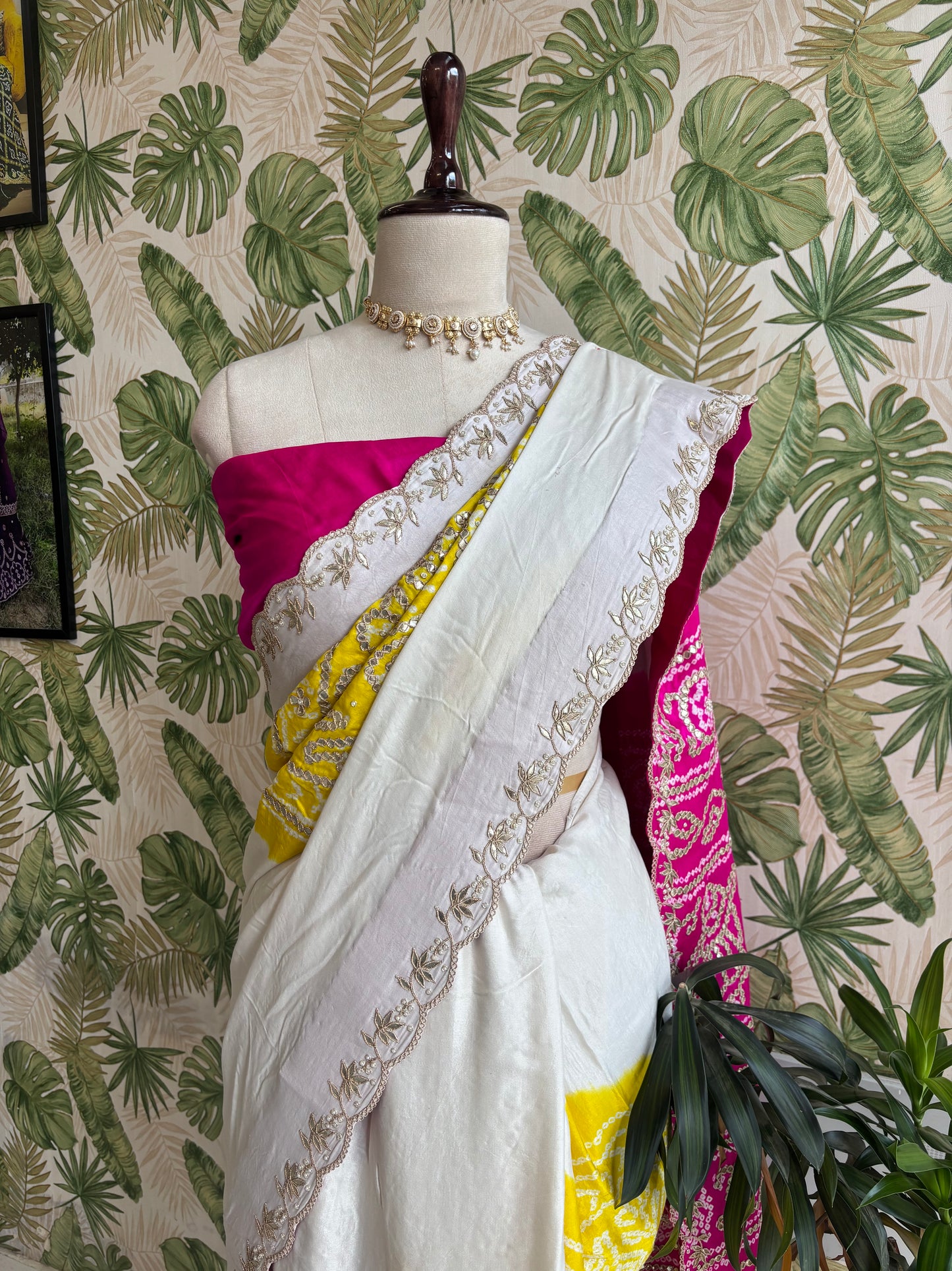 Grace in Every Drape.
A timeless Gajji Silk Saree crafted to make every occasion unforgettable. 💛🤍