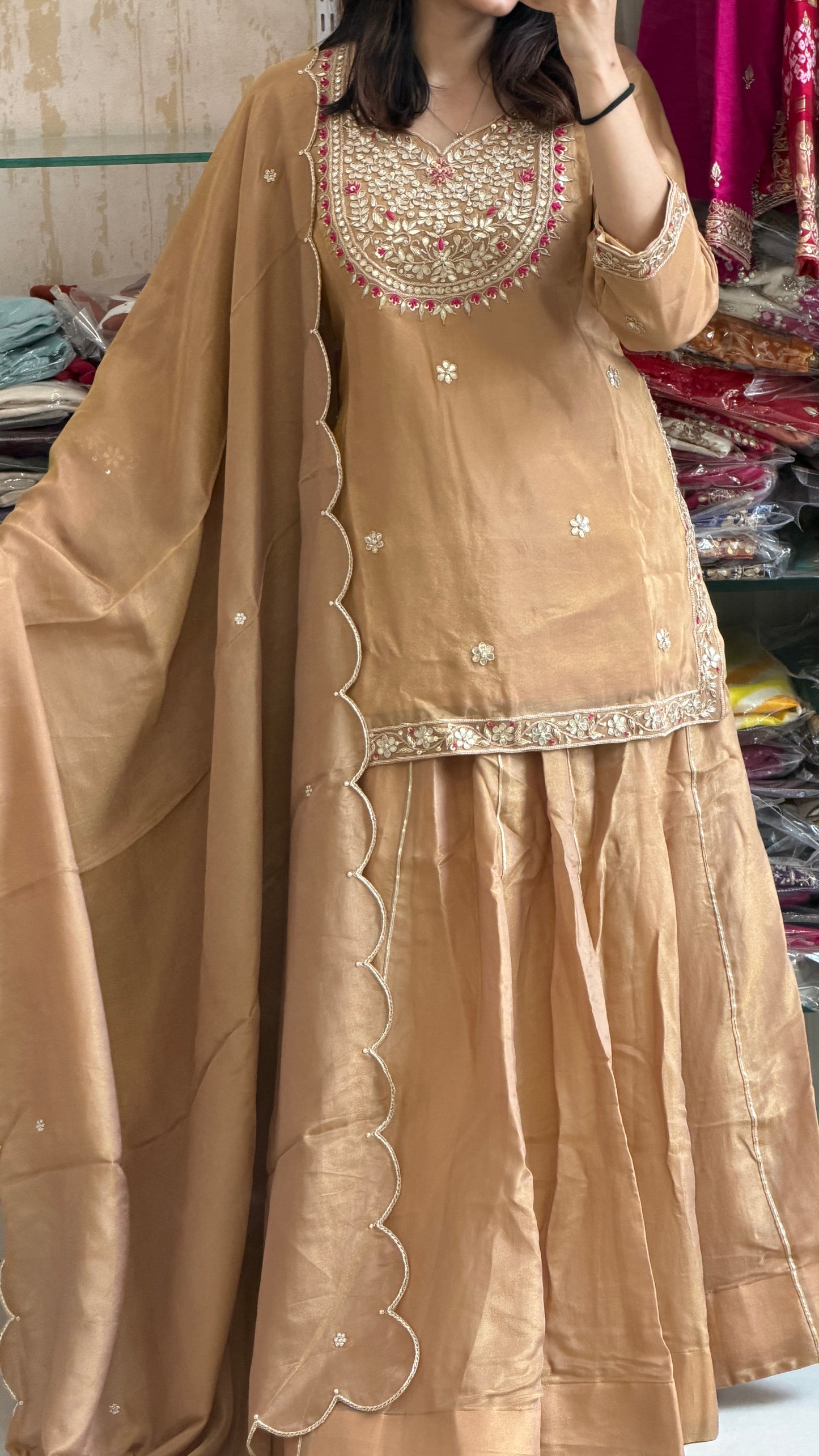 Golden radiance with a modern silhouette. ✨🤎 This luxurious Golden Tissue Indo-Western Set
